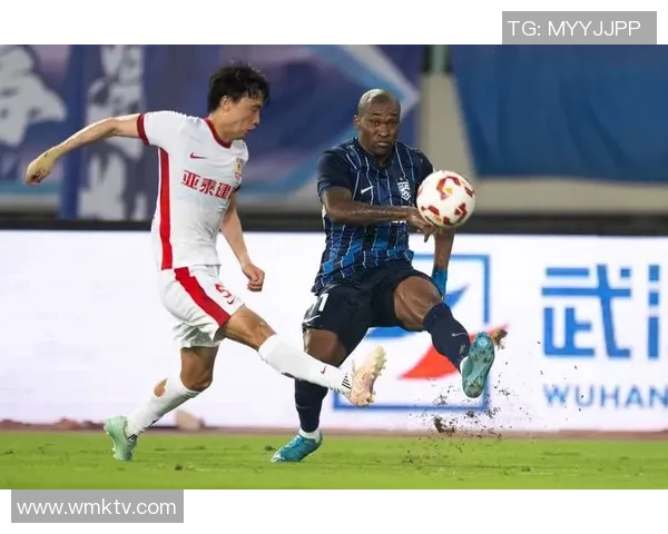 武汉足球队的战术变革与成绩波动分析与展望